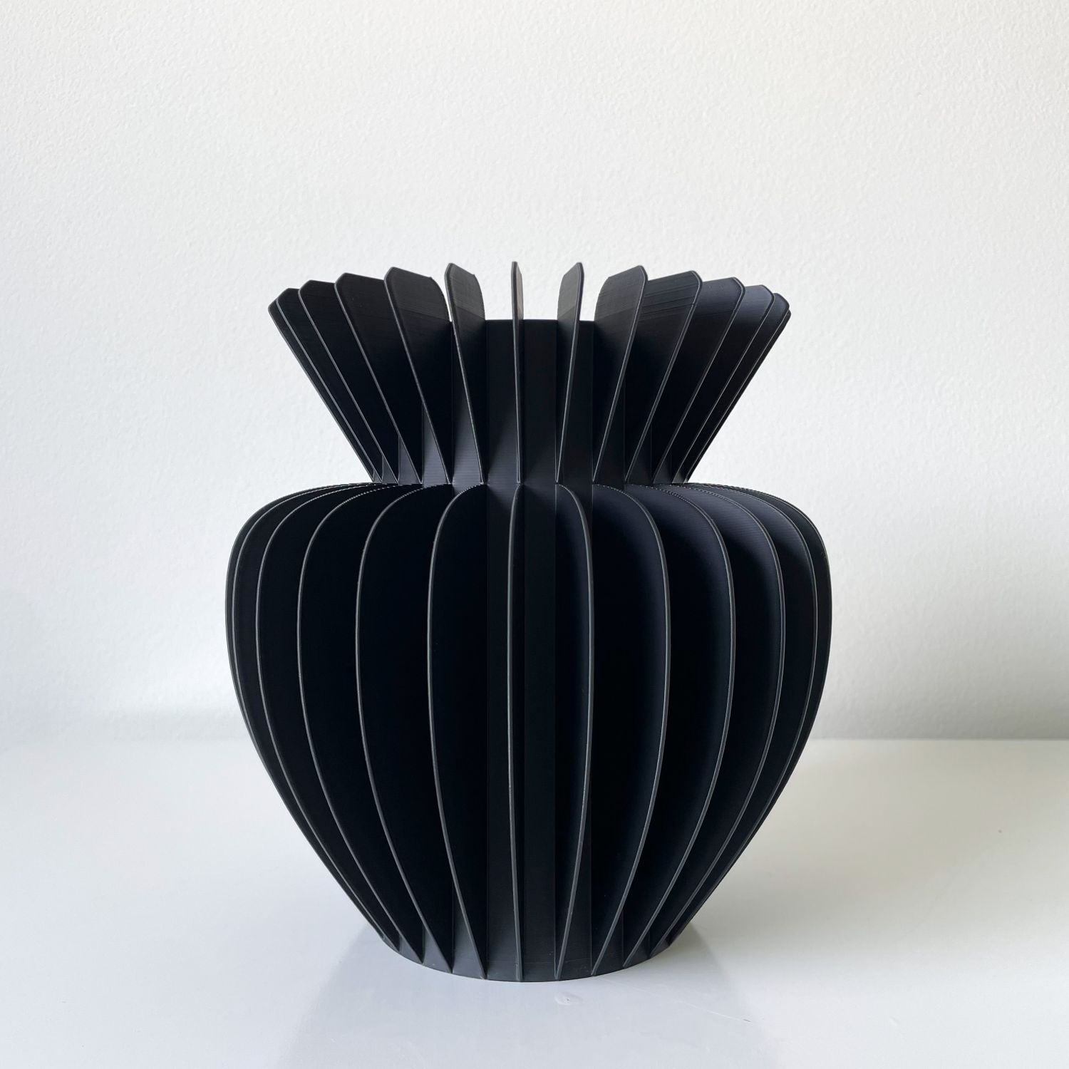 Sonnihaus Studio: MAIA Vase – Black Product Image 1 of 2