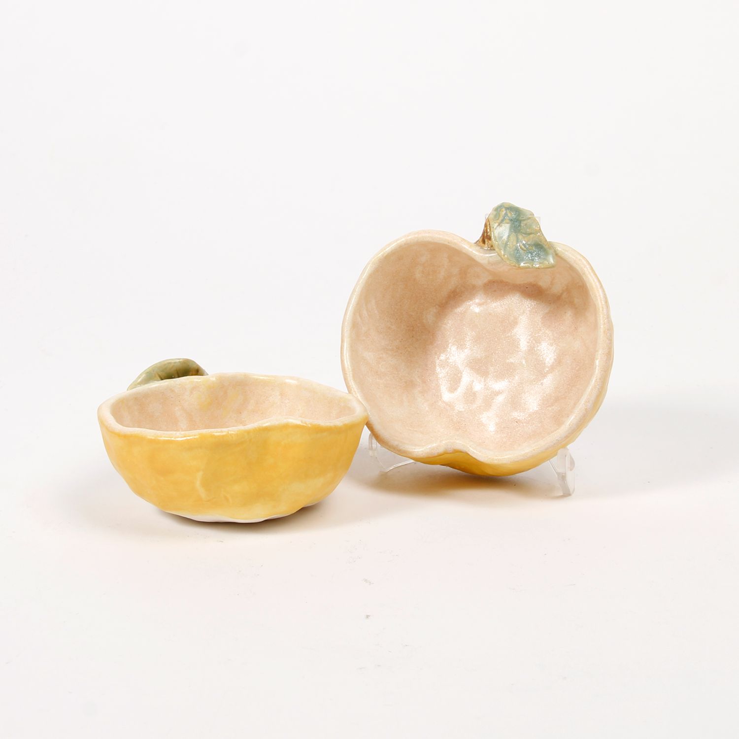 Eekta Trienekens: Apple Shaped Dish in Assorted Colours Product Image 3 of 5