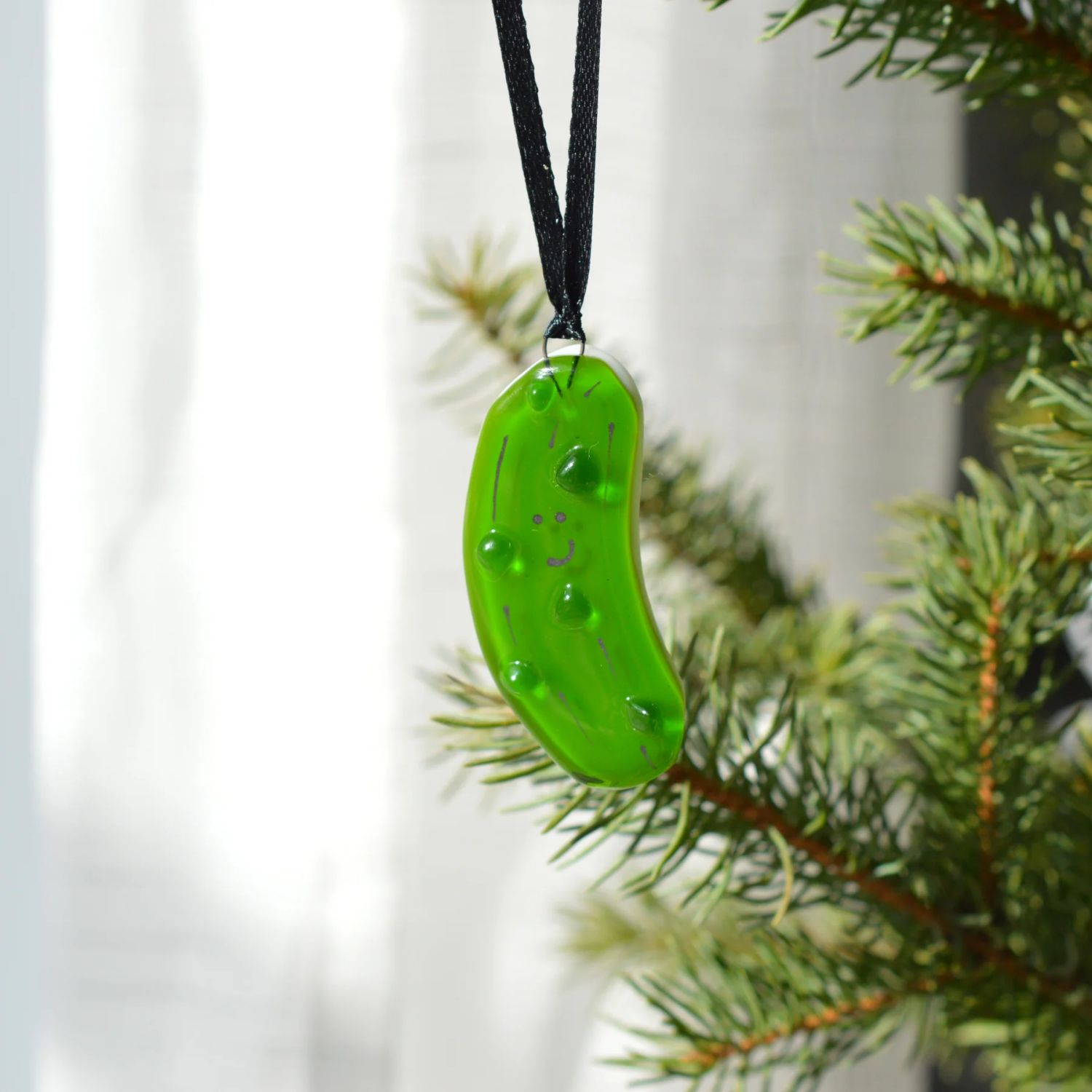 Station Pôle Nord: Pickle Ornament Product Image 1 of 1