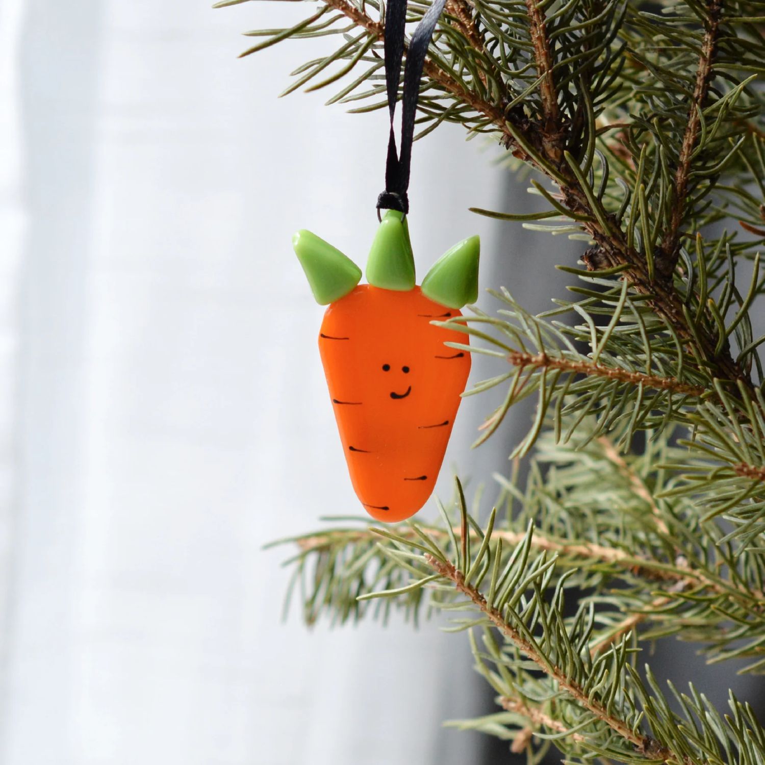 Station Pôle Nord: Carrot Ornament Product Image 1 of 1