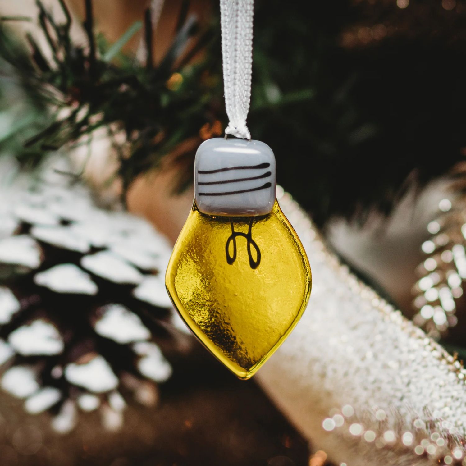 Station Pôle Nord: Light Bulb Ornament – Yellow Product Image 1 of 1