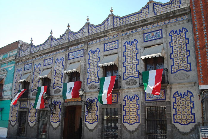 Facade of the Uriarte Talavera pottery workshop on 4Poniente Street in the city of Puebla