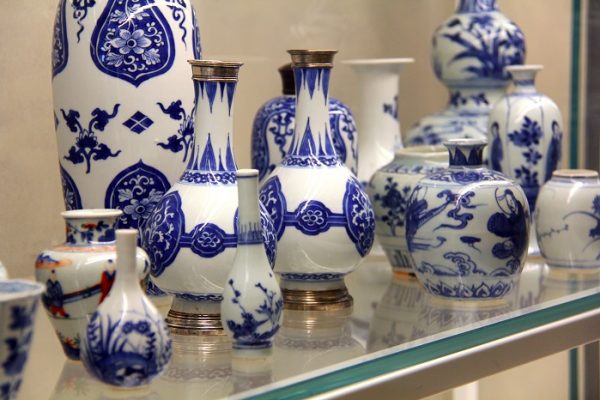 Real or fake? How to spot authentic Chinese blue-and-white porcelain ...